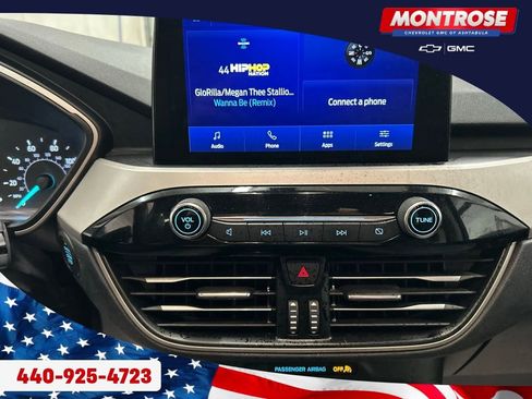 Used 2022 Ford Escape SE w/ Cold Weather Package image 17