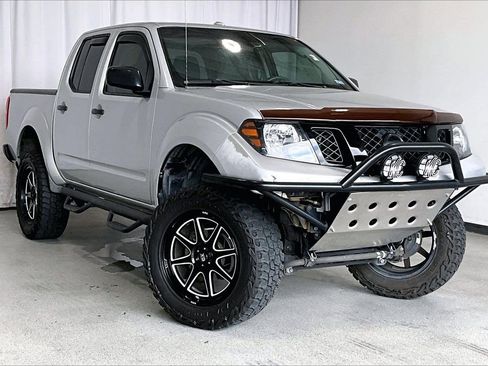 Used 2013 Nissan Frontier SV image 1