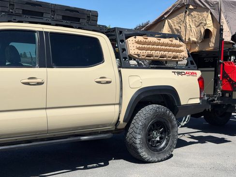 Used 2019 Toyota Tacoma TRD Off-Road AWD/4WD image 10