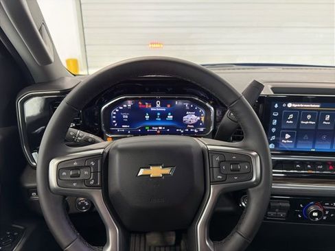 Used 2025 Chevrolet Silverado 1500 LT image 14