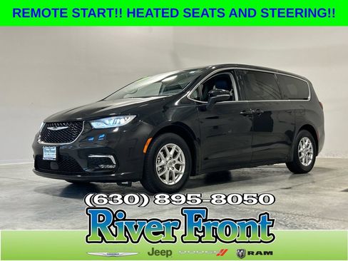 Used 2023 Chrysler Pacifica Touring-L FWD image 1