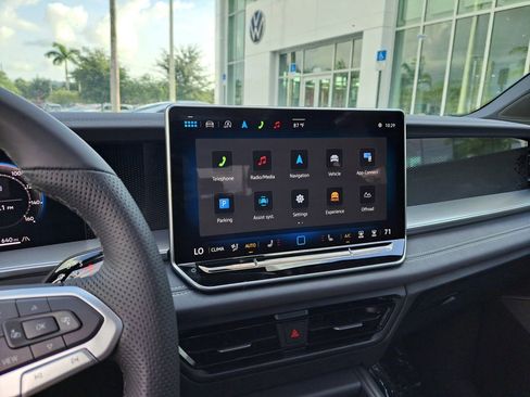 New 2026 Volkswagen Tiguan SE R-Line image 8