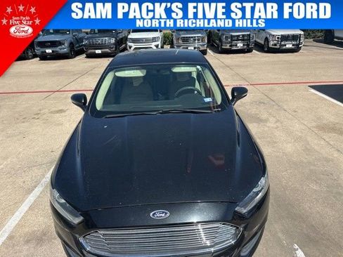 Used 2014 Ford Fusion SE FWD image 2