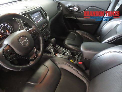 Used 2021 Jeep Cherokee Latitude Plus FWD image 19