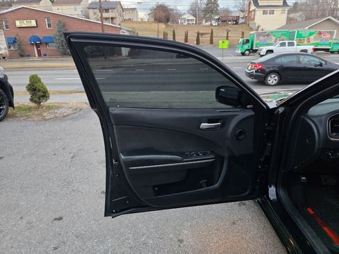 Used 2016 Dodge Charger SXT image 10