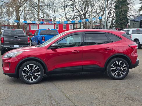 Used 2022 Ford Escape SE w/ SE Sport Appearance Package image 31