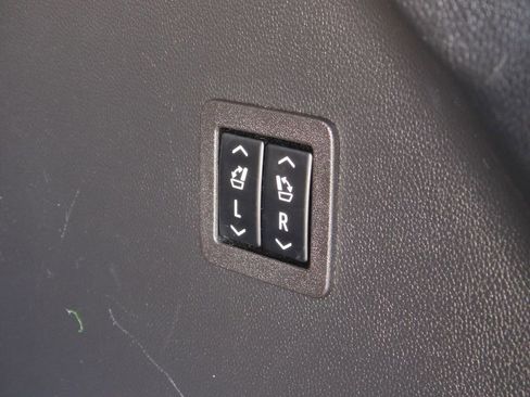 Used 2020 Buick Enclave Avenir w/ Avenir Technology Package image 7