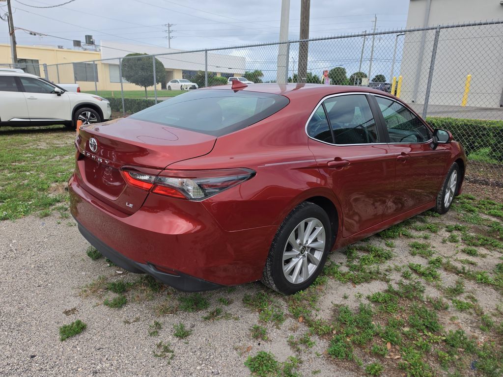 Used 2022 Toyota Camry LE FWD image 5