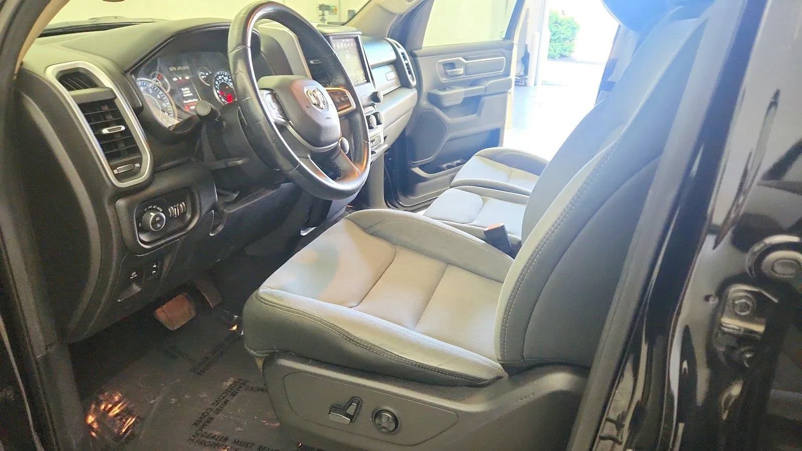 Used 2019 RAM 1500 Big Horn AWD/4WD image 14