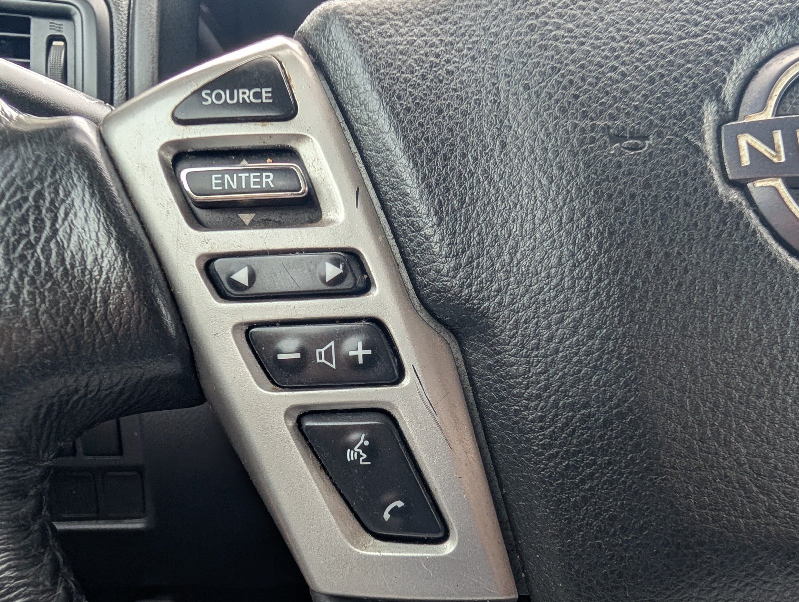 Used 2024 Nissan Titan SV w/ SV Convenience Package RWD image 13