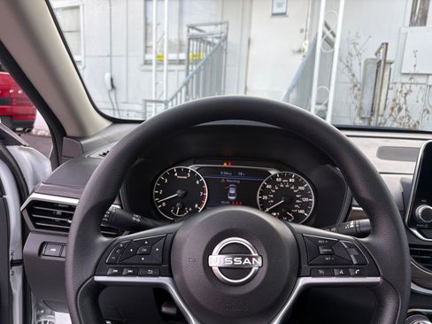 Used 2025 Nissan Altima 2.5 SV image 29