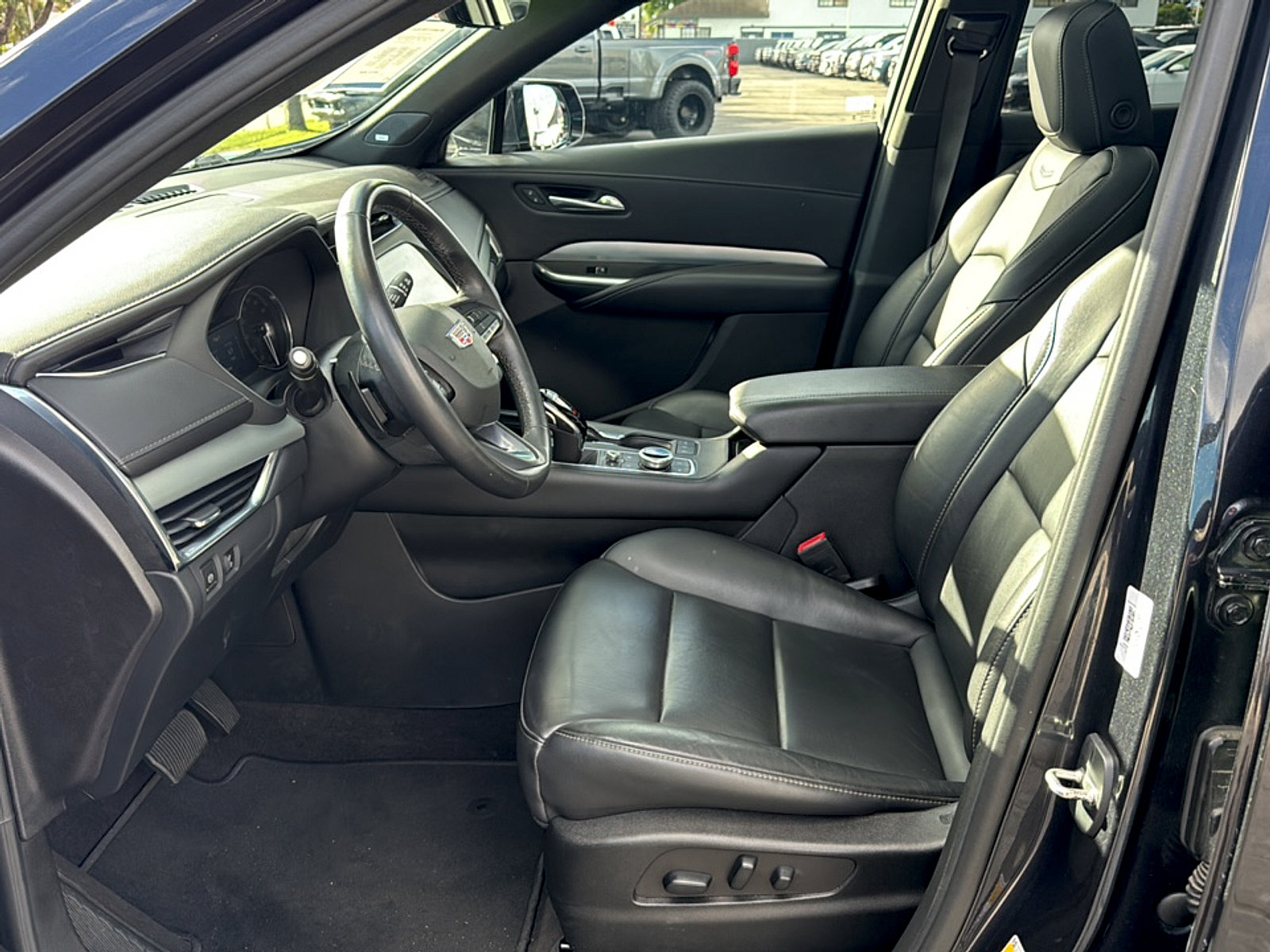 Used 2022 Cadillac XT4 Premium Luxury w/ Enhanced Visibility Package FWD image 15