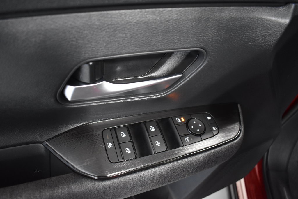 Certified 2025 Nissan Kicks SV FWD image 16