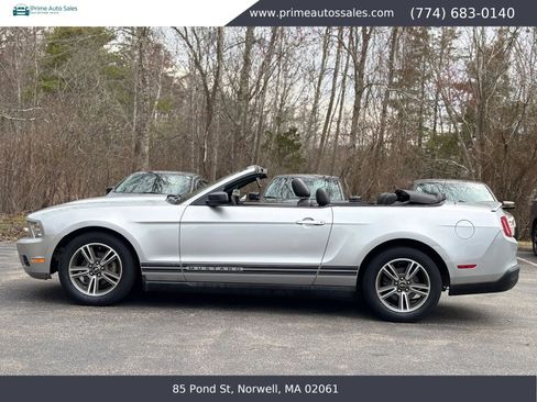 Used 2010 Ford Mustang Convertible RWD image 10