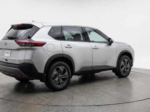 Used 2025 Nissan Rogue SV image 9