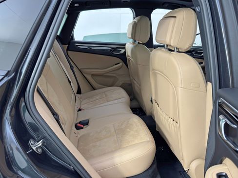 Used 2021 Porsche Macan image 38