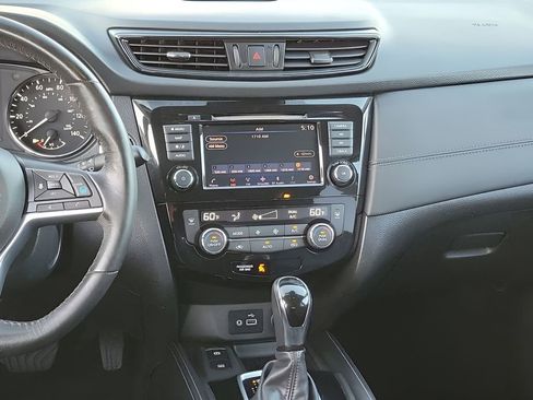 Used 2018 Nissan Rogue SL w/ Premium Package image 18