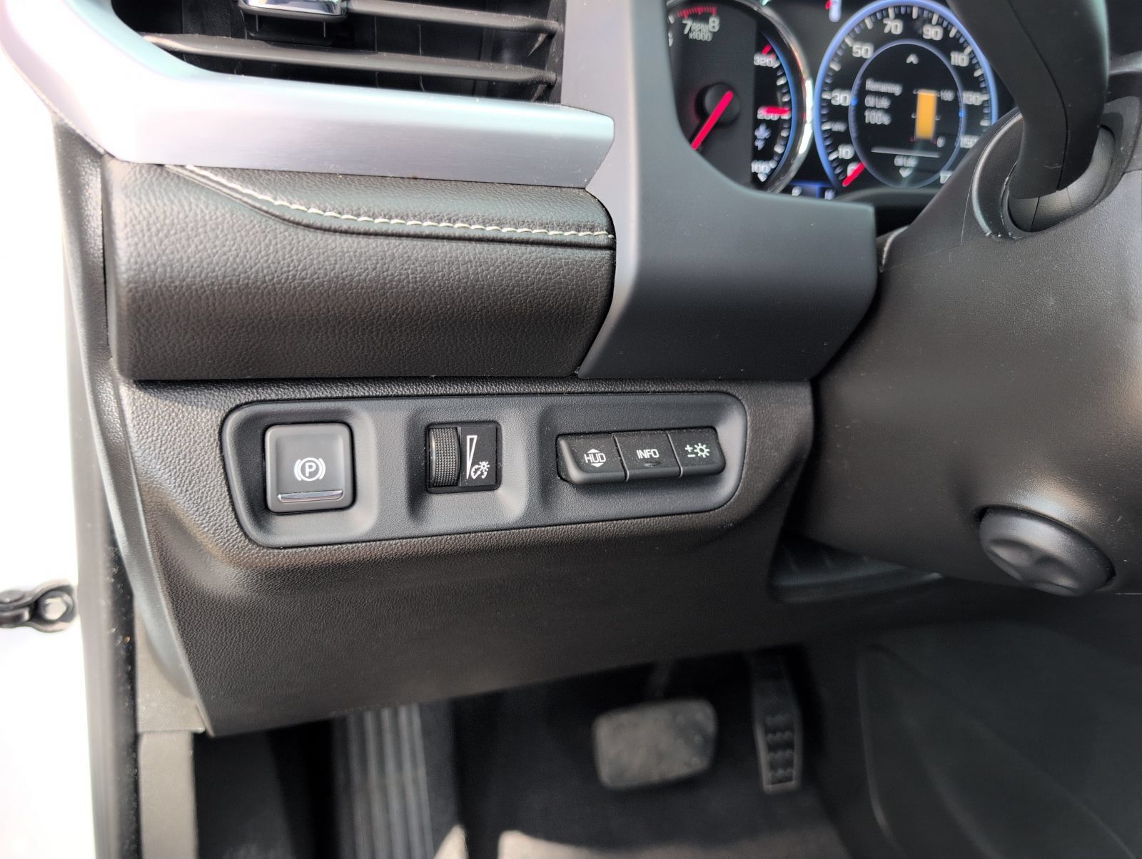 Used 2023 GMC Acadia SLT w/ Elevation Edition FWD image 10