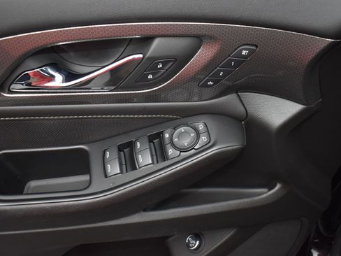 Used 2023 Chevrolet Traverse Premier image 14