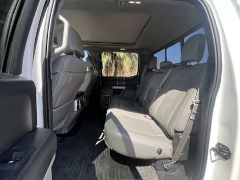 Used 2019 Ford F150 Lariat w/ Equipment Group 502A Luxury AWD/4WD image 10