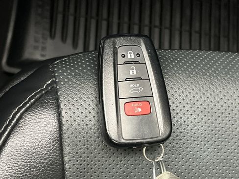 Used 2023 Toyota Highlander Limited image 29