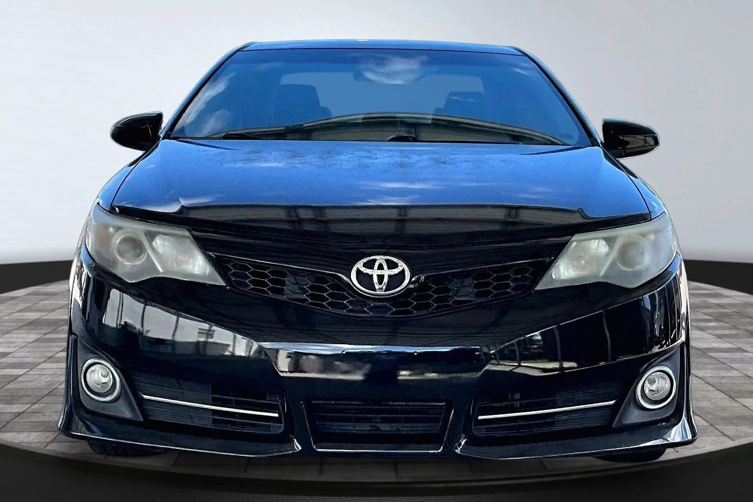 Used 2012 Toyota Camry SE FWD image 2