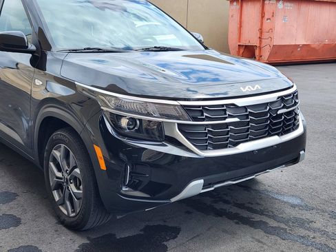 Used 2024 Kia Seltos LX AWD/4WD image 9