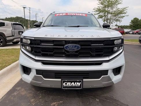 Used 2025 Ford Expedition Platinum AWD/4WD image 3