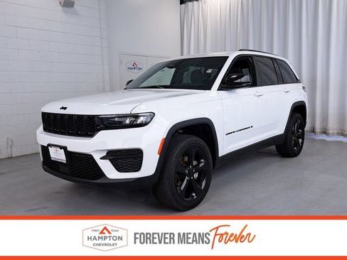 Used 2022 Jeep Grand Cherokee Altitude AWD/4WD image 1