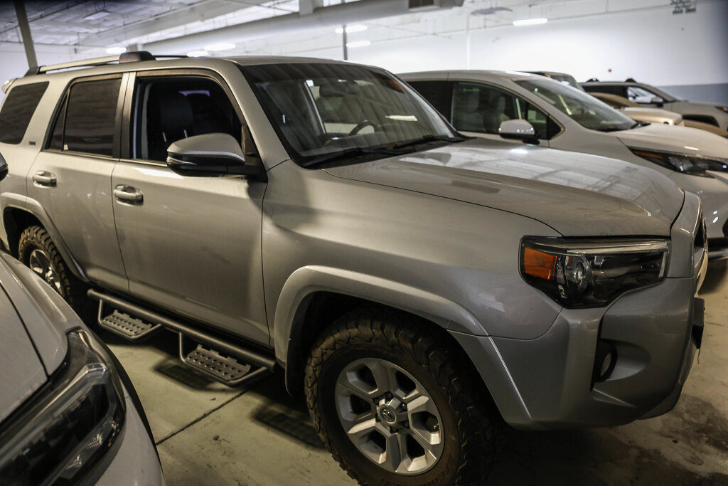 Used 2019 Toyota 4Runner SR5 Premium RWD image 2
