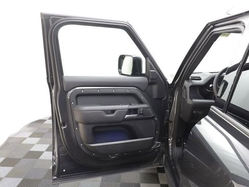 Certified 2025 Land Rover Defender 110 X-Dynamic SE AWD/4WD image 5