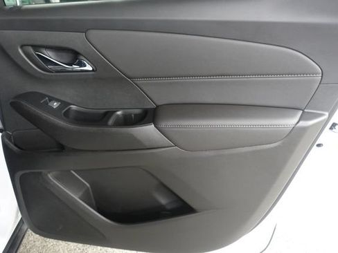 Used 2023 Chevrolet Traverse LT FWD image 24