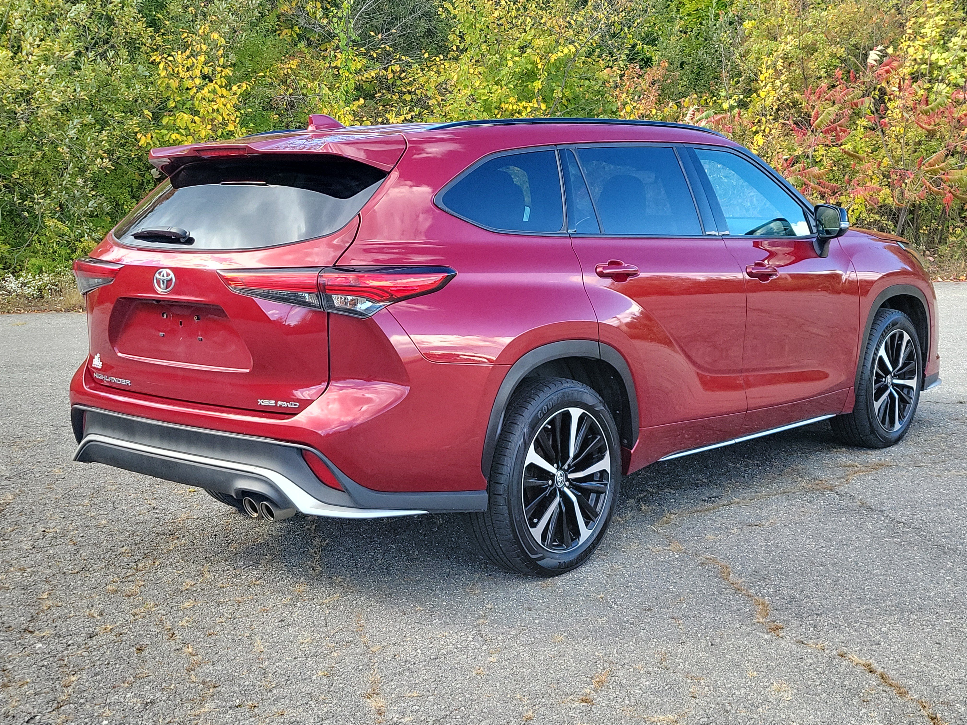 Used 2021 Toyota Highlander XSE AWD/4WD image 5