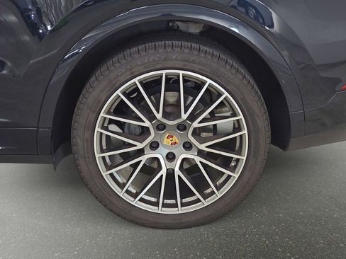 Used 2023 Porsche Cayenne S image 31