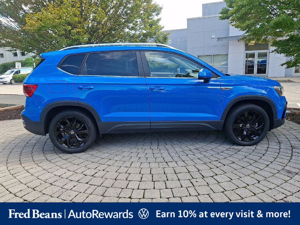 Certified 2023 Volkswagen Taos SE w/ Panoramic Sunroof Package AWD/4WD image 9