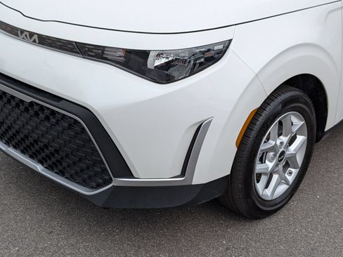 Used 2025 Kia Soul LX w/ LX Technology Package FWD image 9