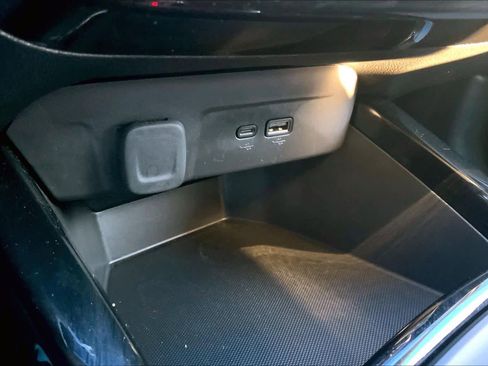 Used 2025 Chevrolet Trax LT image 34