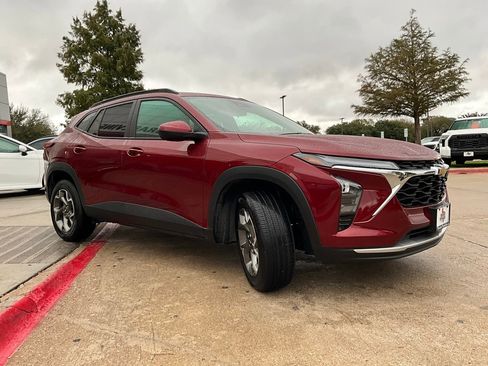 Used 2025 Chevrolet Trax LT image 5