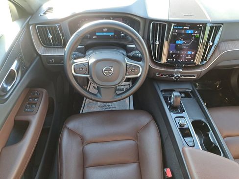 Used 2022 Volvo XC60 B5 Momentum w/ Advanced Package image 13