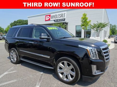 Used 2017 Cadillac Escalade Luxury AWD/4WD image 1