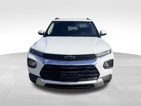 Used 2022 Chevrolet TrailBlazer LT w/ Convenience Package FWD image 2