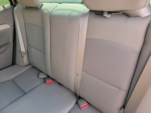 Used 2010 Chevrolet Malibu Hybrid image 9