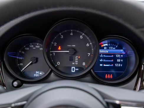 New 2026 Porsche Macan image 22