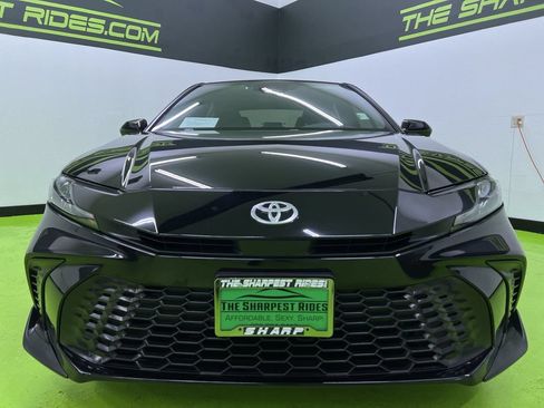 Used 2025 Toyota Camry SE FWD image 3