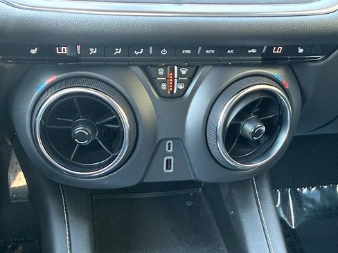 Used 2025 Chevrolet Blazer LT FWD image 17