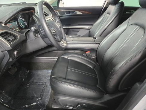 Used 2016 Lincoln MKZ FWD image 10