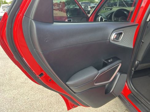 Used 2025 Kia Soul LX image 34