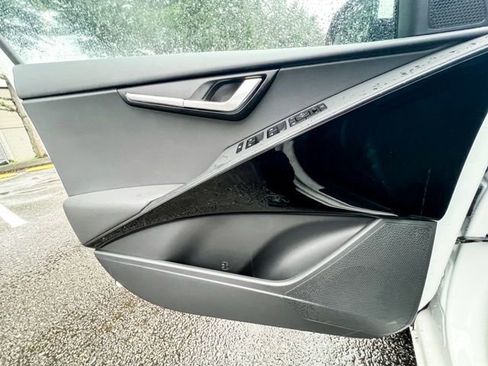 New 2025 Kia Niro EX Touring image 18