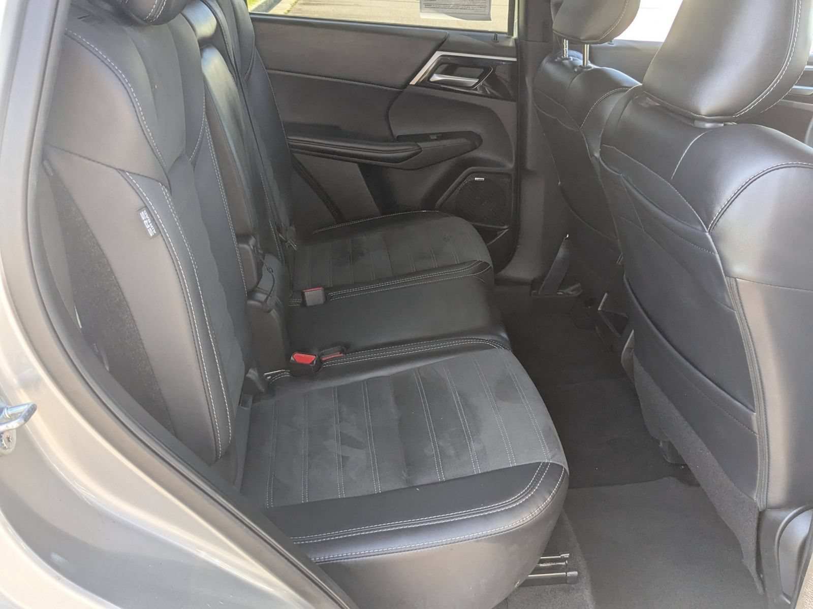 Used 2025 Mitsubishi Outlander SE AWD/4WD image 37