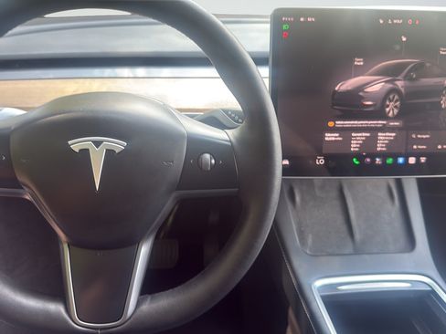 Used 2023 Tesla Model Y AWD image 12